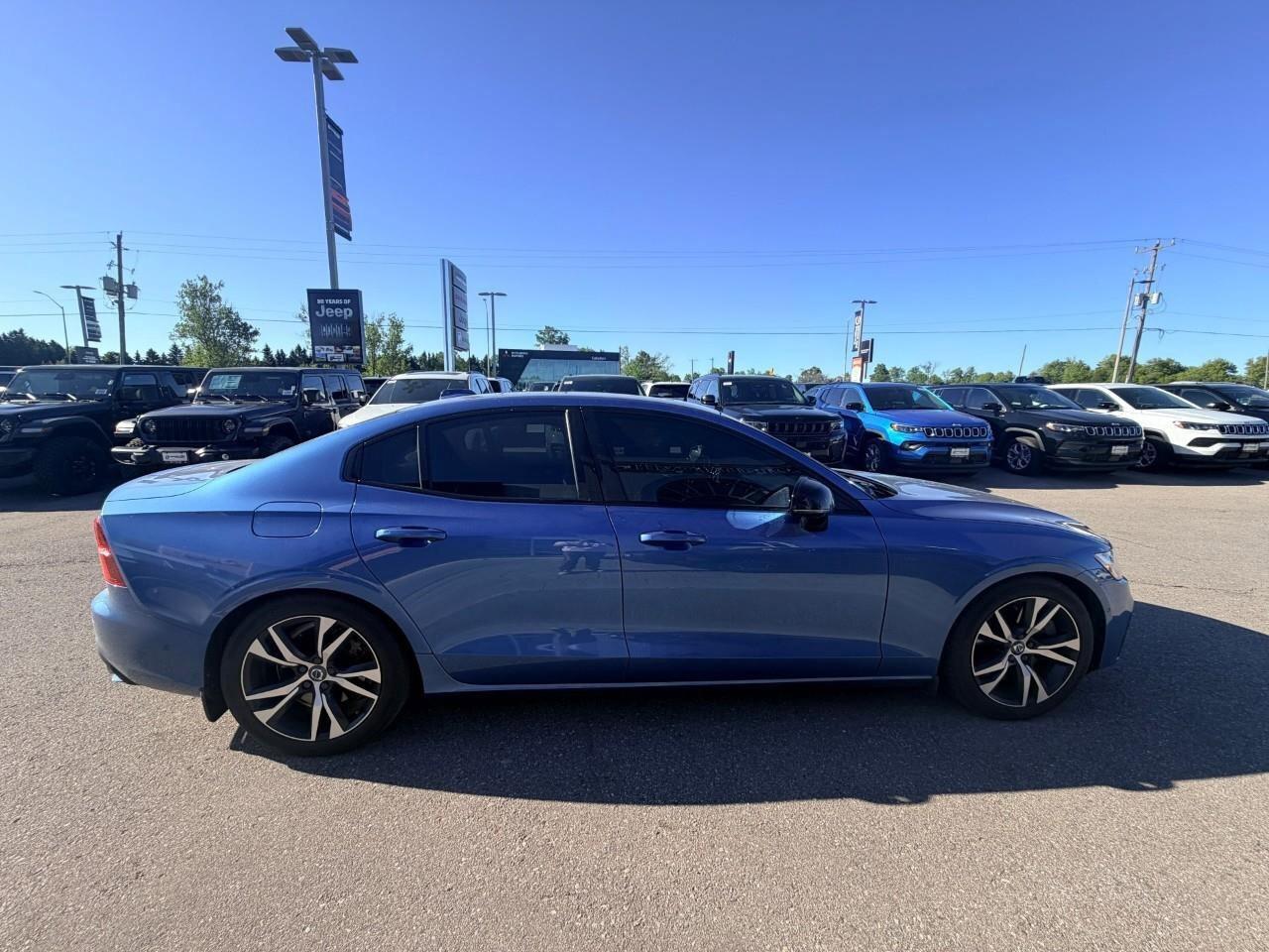 2020 Volvo S60 T6 AWD R-Design Photo