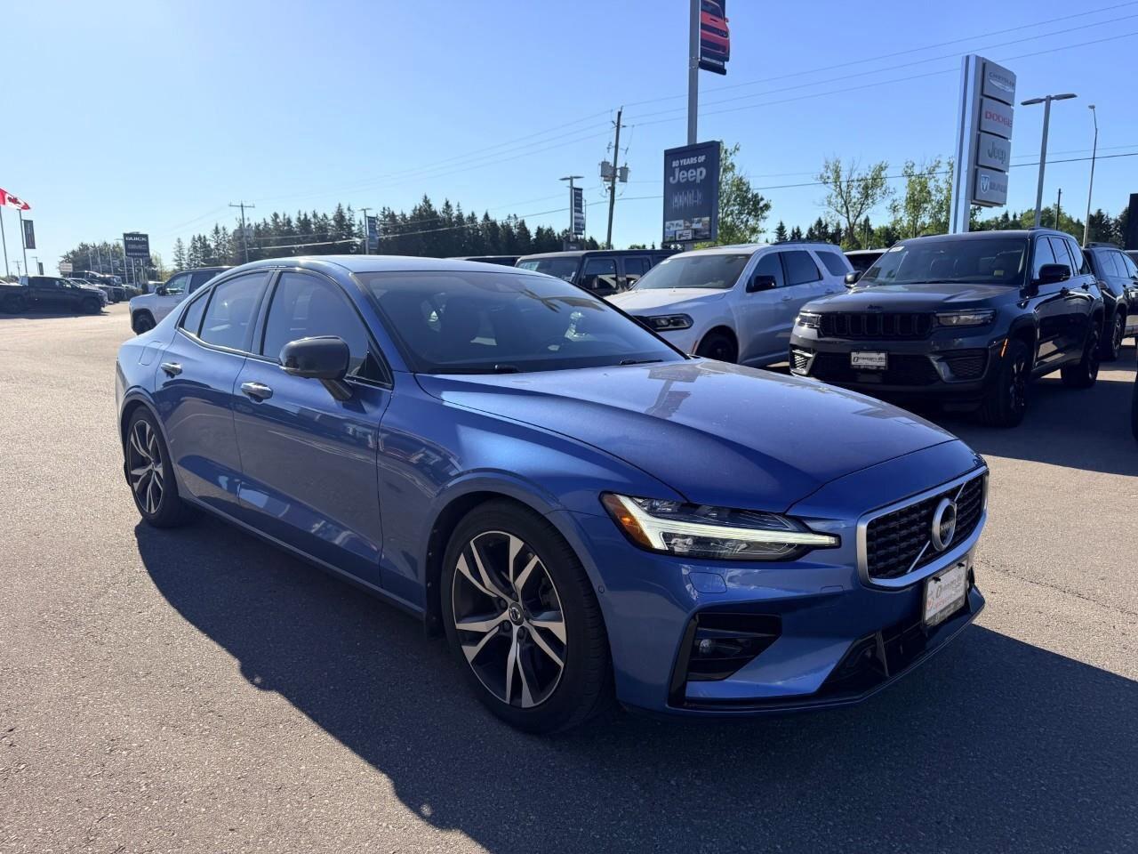 2020 Volvo S60 T6 AWD R-Design Photo