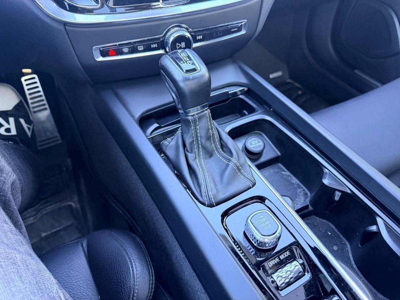 2020 Volvo S60 T6 AWD R-Design Photo