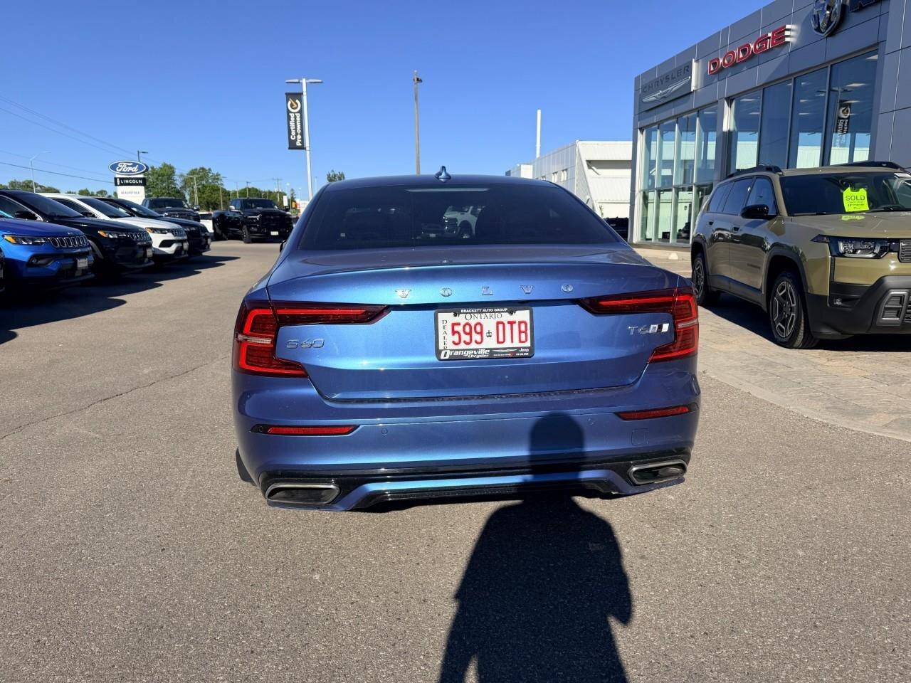 2020 Volvo S60 T6 AWD R-Design Photo4