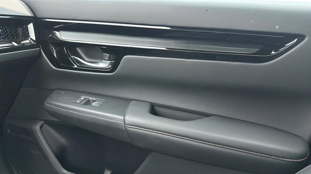2023 Honda CR-V Hybrid Touring AWD Photo