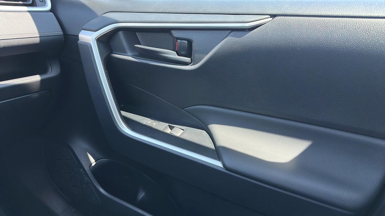 2025 Toyota RAV4 LE AWD Photo