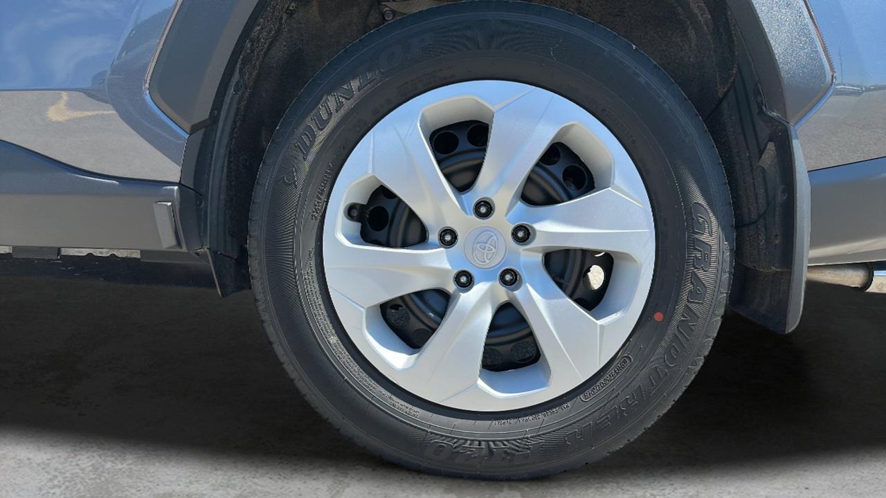 2025 Toyota RAV4 LE AWD Photo