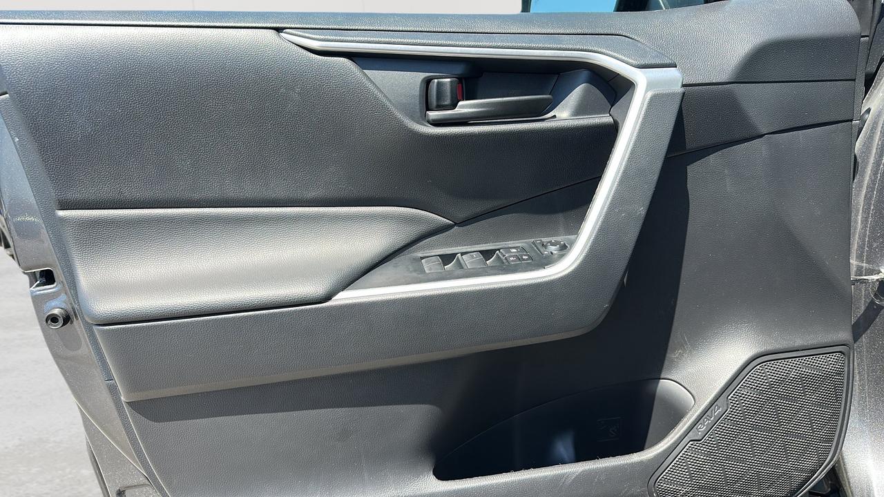 2025 Toyota RAV4 LE AWD Photo