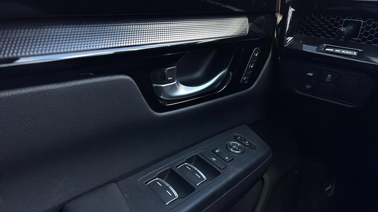 2024 Honda CR-V Hybrid Touring AWD Photo