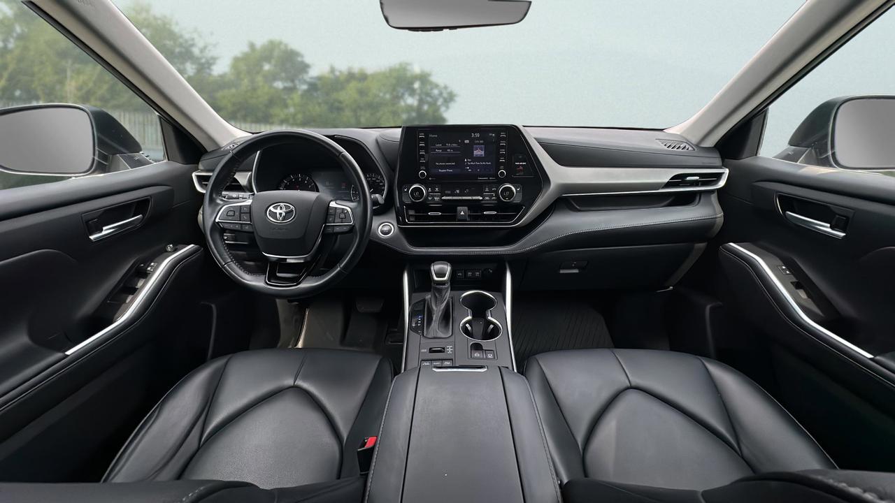 2021 Toyota Highlander XLE AWD Photo