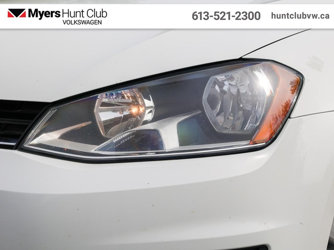 2016 Volkswagen Golf TRENDLINE Photo