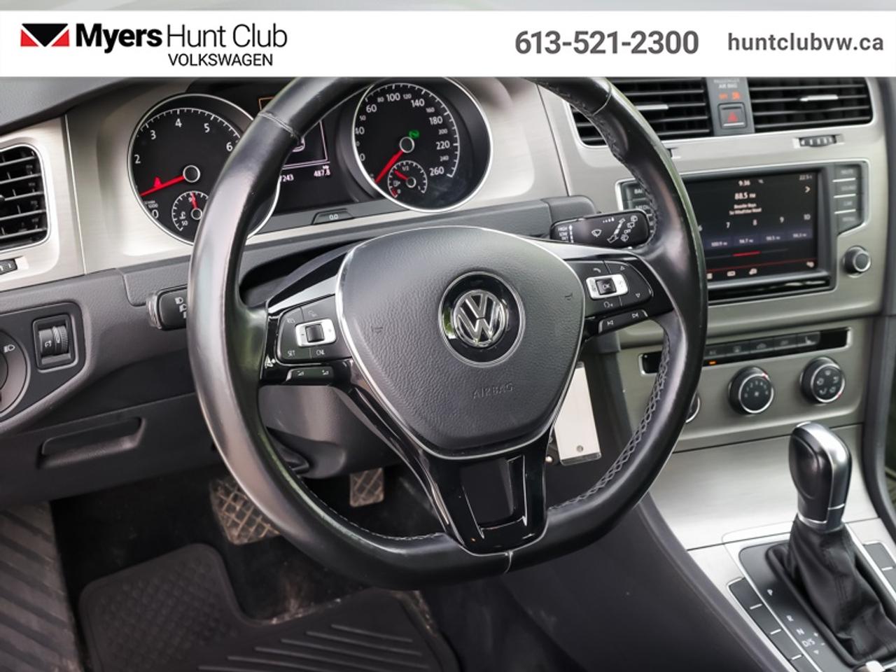 2016 Volkswagen Golf TRENDLINE Photo