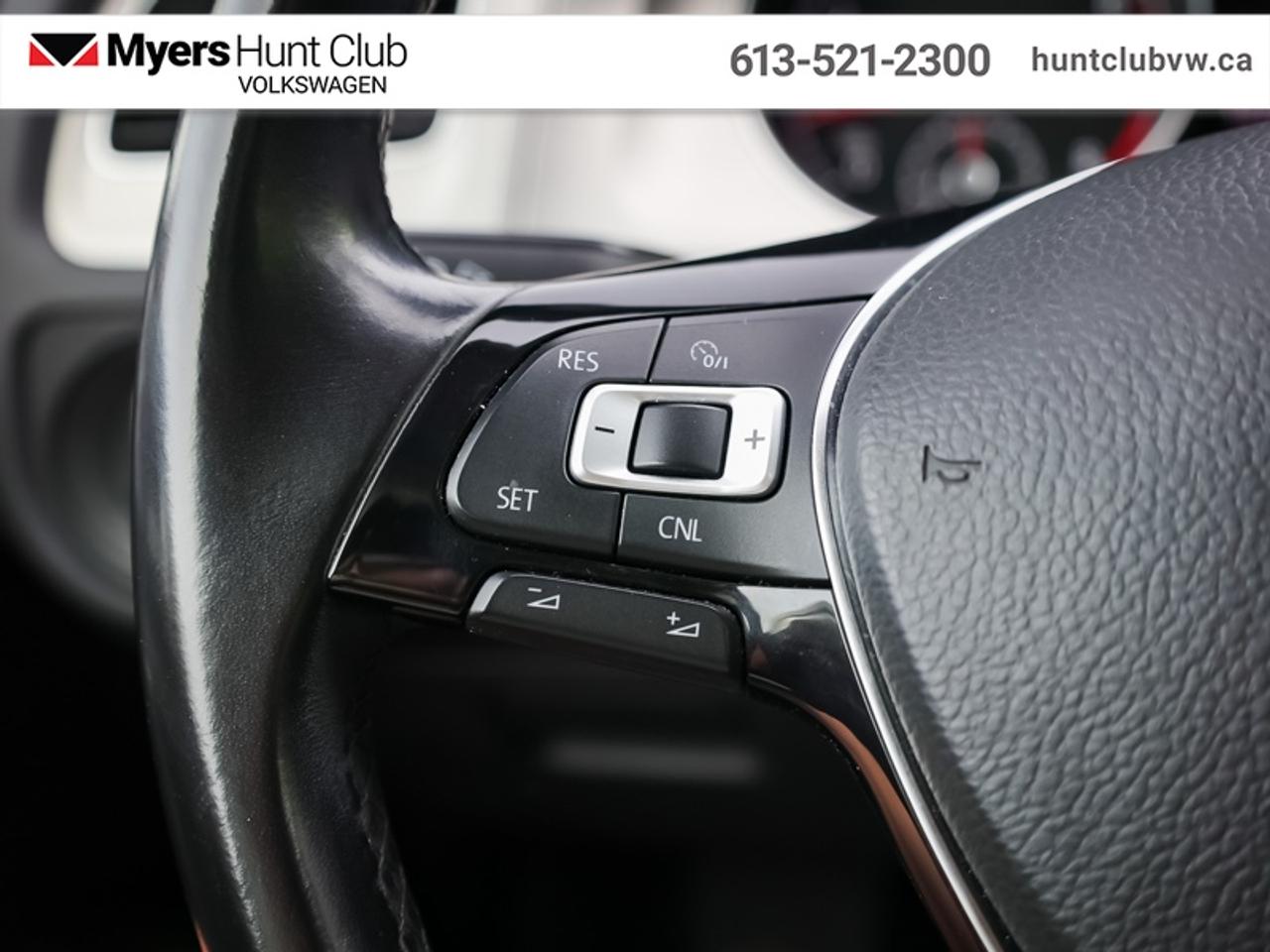 2016 Volkswagen Golf TRENDLINE Photo