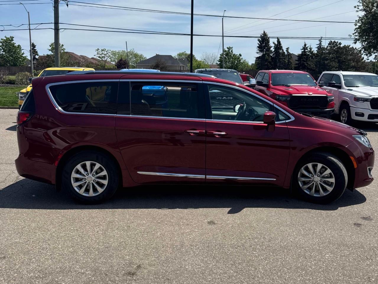 2018 Chrysler Pacifica Touring-L Passenger Van Photo