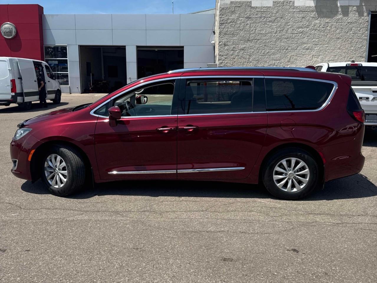 2018 Chrysler Pacifica Touring-L Passenger Van Photo