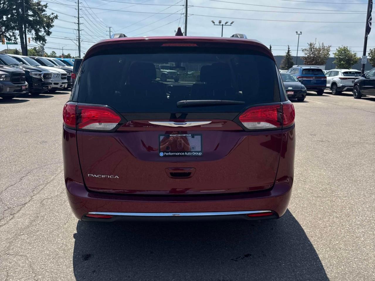 2018 Chrysler Pacifica Touring-L Passenger Van Photo