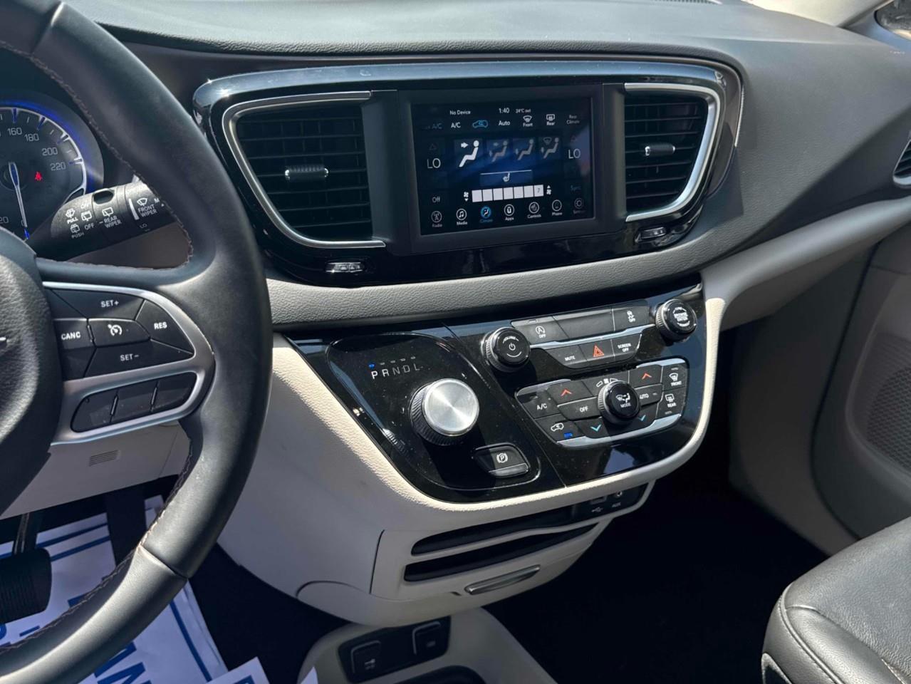 2018 Chrysler Pacifica Touring-L Passenger Van Photo