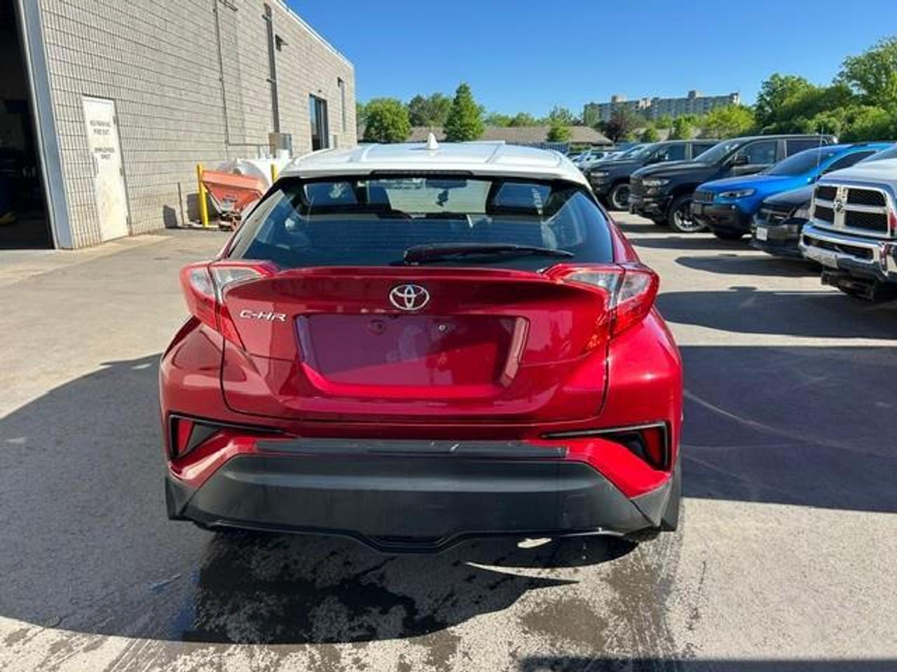 2018 Toyota C-HR XLE 4dr Front-Wheel Drive Sport Utility Photo