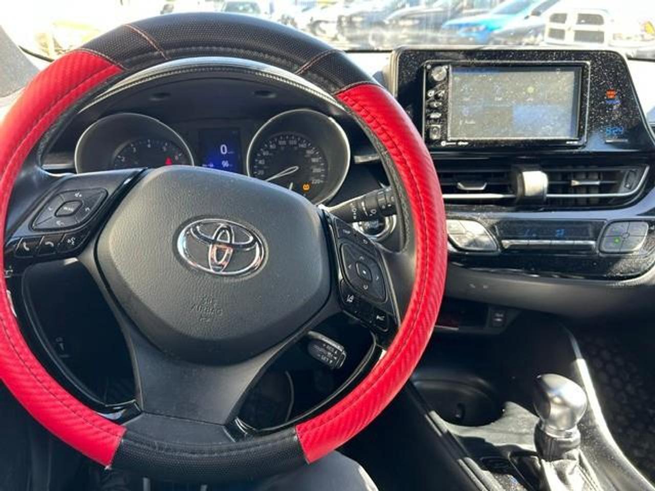 2018 Toyota C-HR XLE 4dr Front-Wheel Drive Sport Utility Photo
