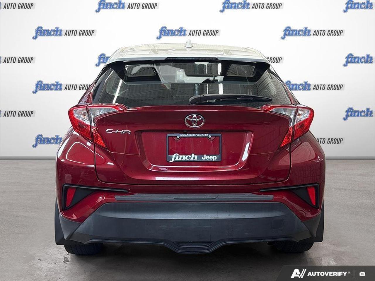 2018 Toyota C-HR XLE 4dr Front-Wheel Drive Sport Utility Photo4