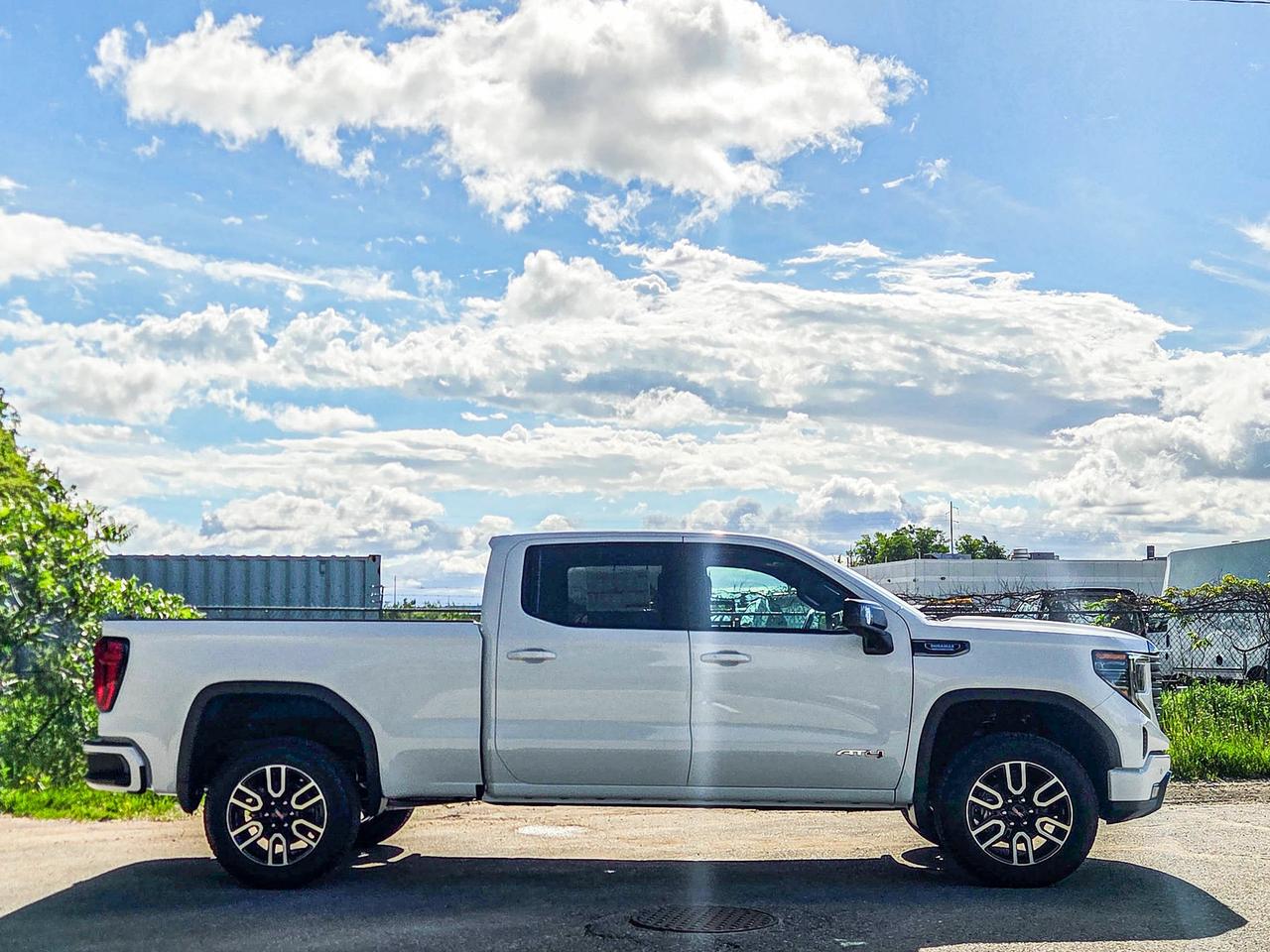 2026 GMC Sierra 1500 AT4 Photo3