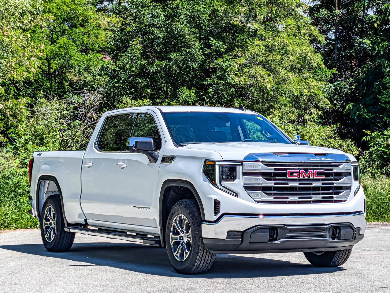2026 GMC Sierra 1500 SLE Photo2