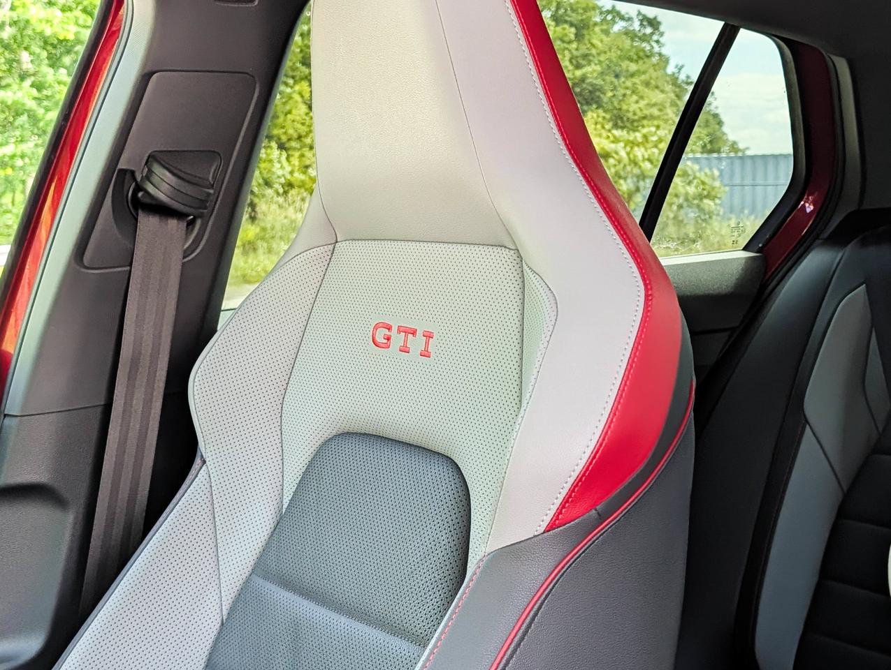 2024 Volkswagen Golf GTI Performance Photo