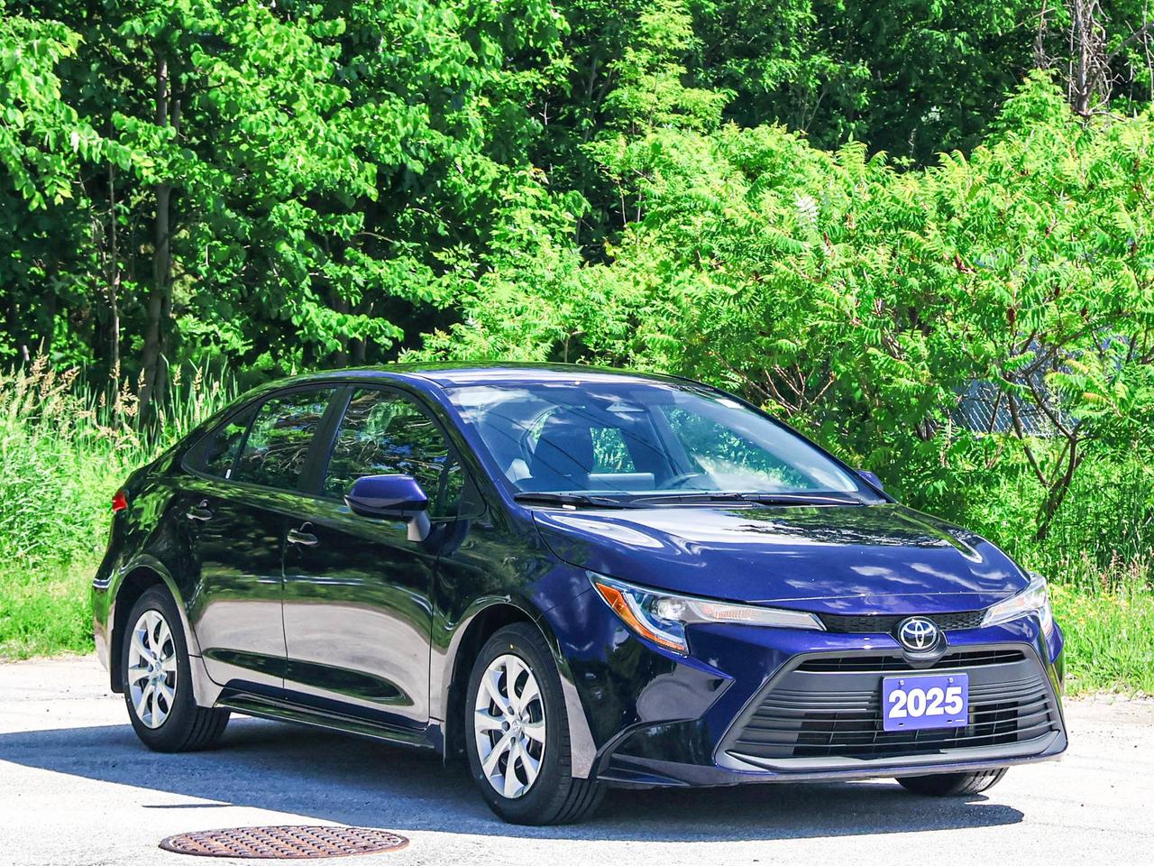 2025 Toyota Corolla LE Photo2