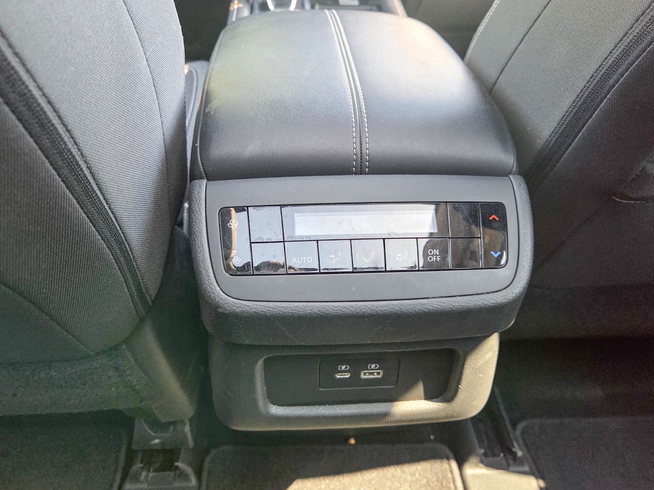 2024 Nissan Pathfinder SV Photo