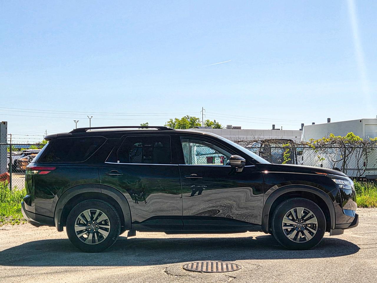 2024 Nissan Pathfinder SV Photo