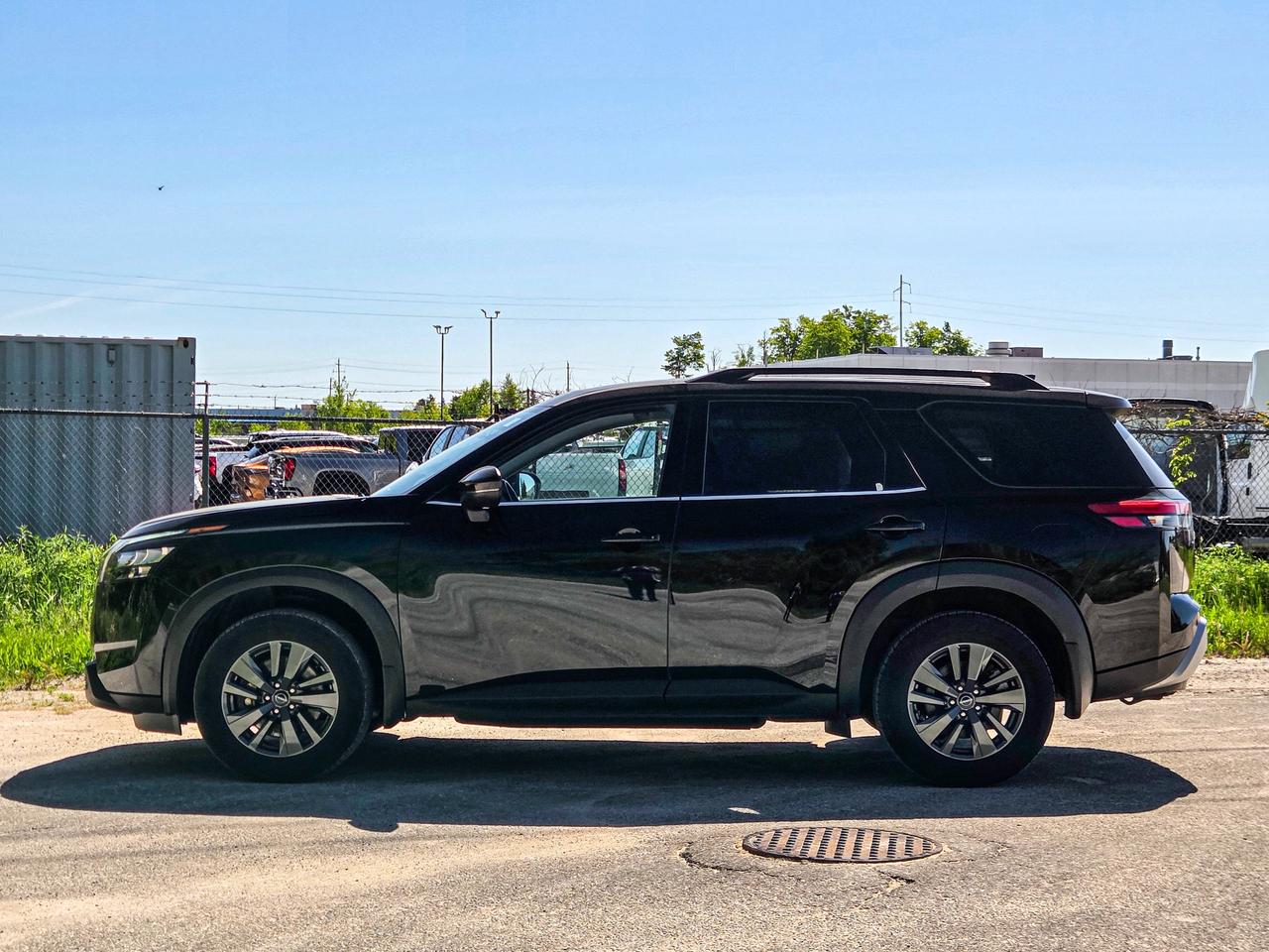 2024 Nissan Pathfinder SV Photo