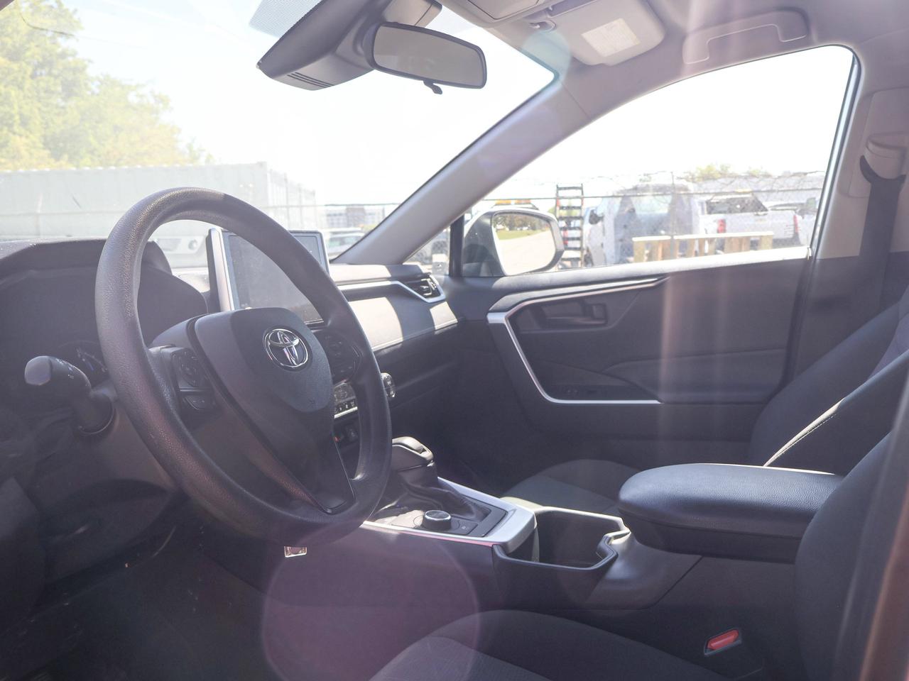 2025 Toyota RAV4 Hybrid LE Photo