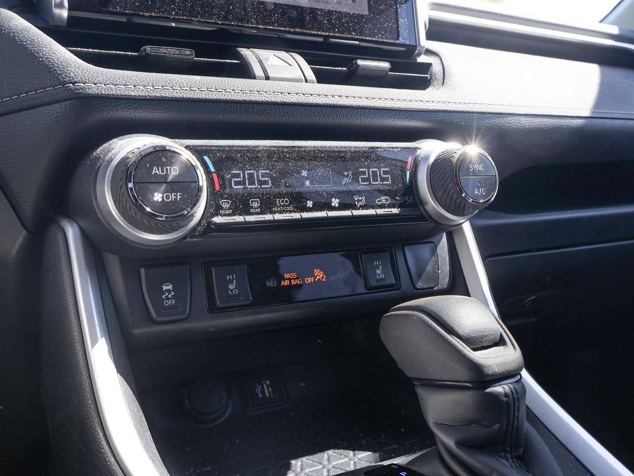 2025 Toyota RAV4 Hybrid LE Photo