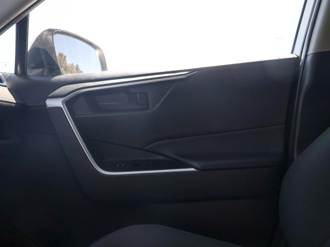 2025 Toyota RAV4 Hybrid LE Photo