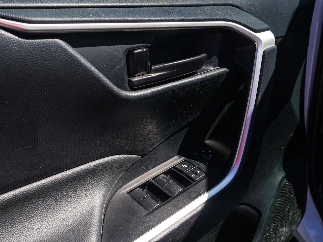 2025 Toyota RAV4 Hybrid LE Photo