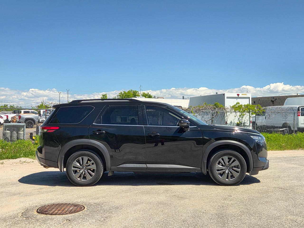 2024 Nissan Pathfinder SV Photo3