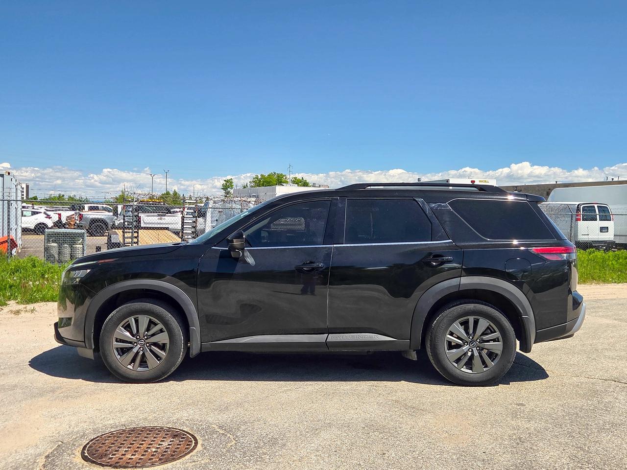 2024 Nissan Pathfinder SV Photo
