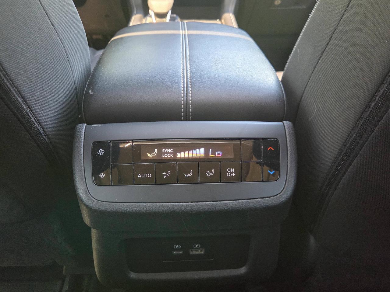 2024 Nissan Pathfinder SV Photo