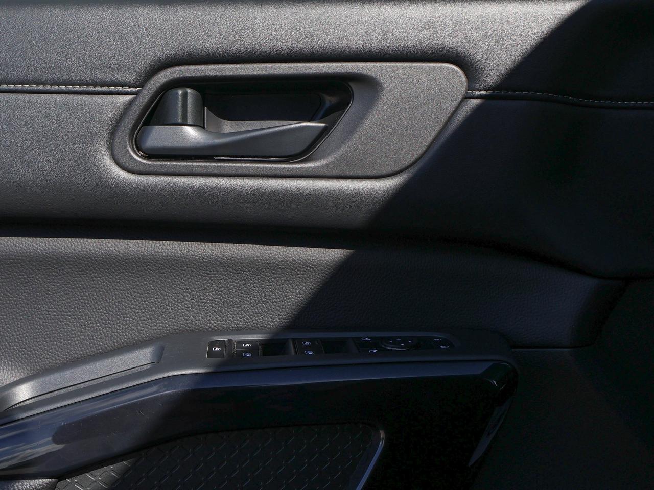 2024 Nissan Pathfinder SV Photo