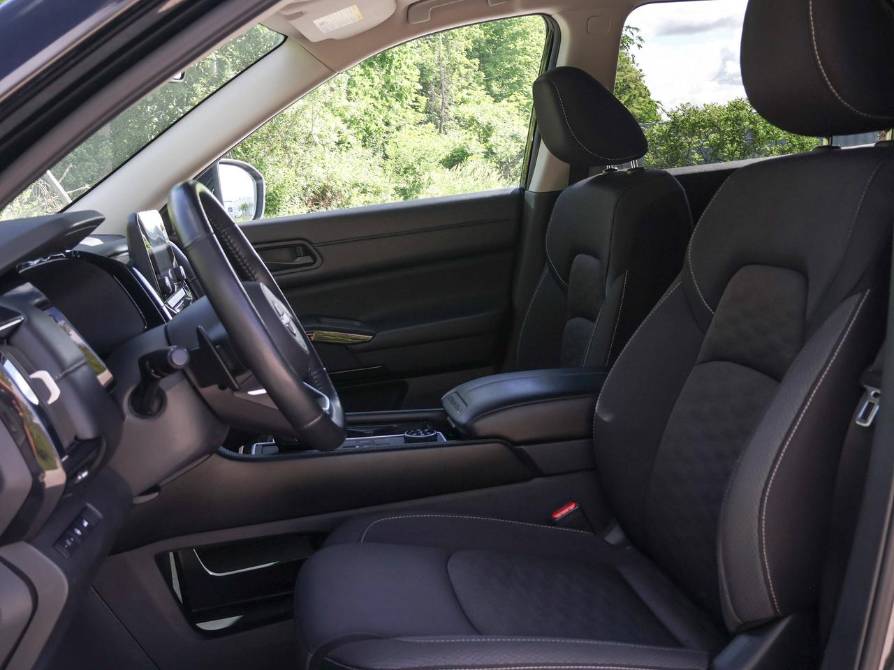 2024 Nissan Pathfinder SV Photo