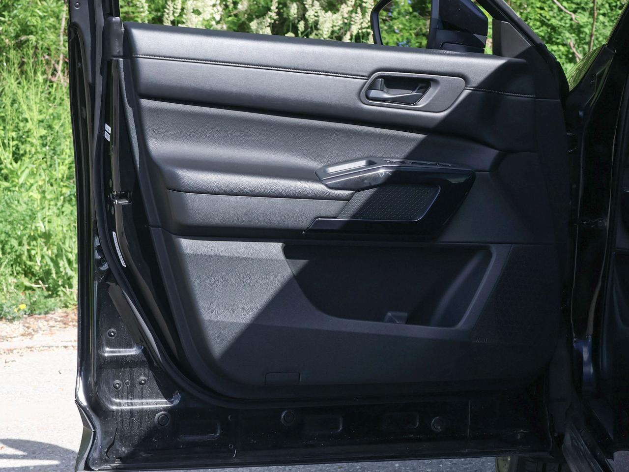 2024 Nissan Pathfinder SV Photo