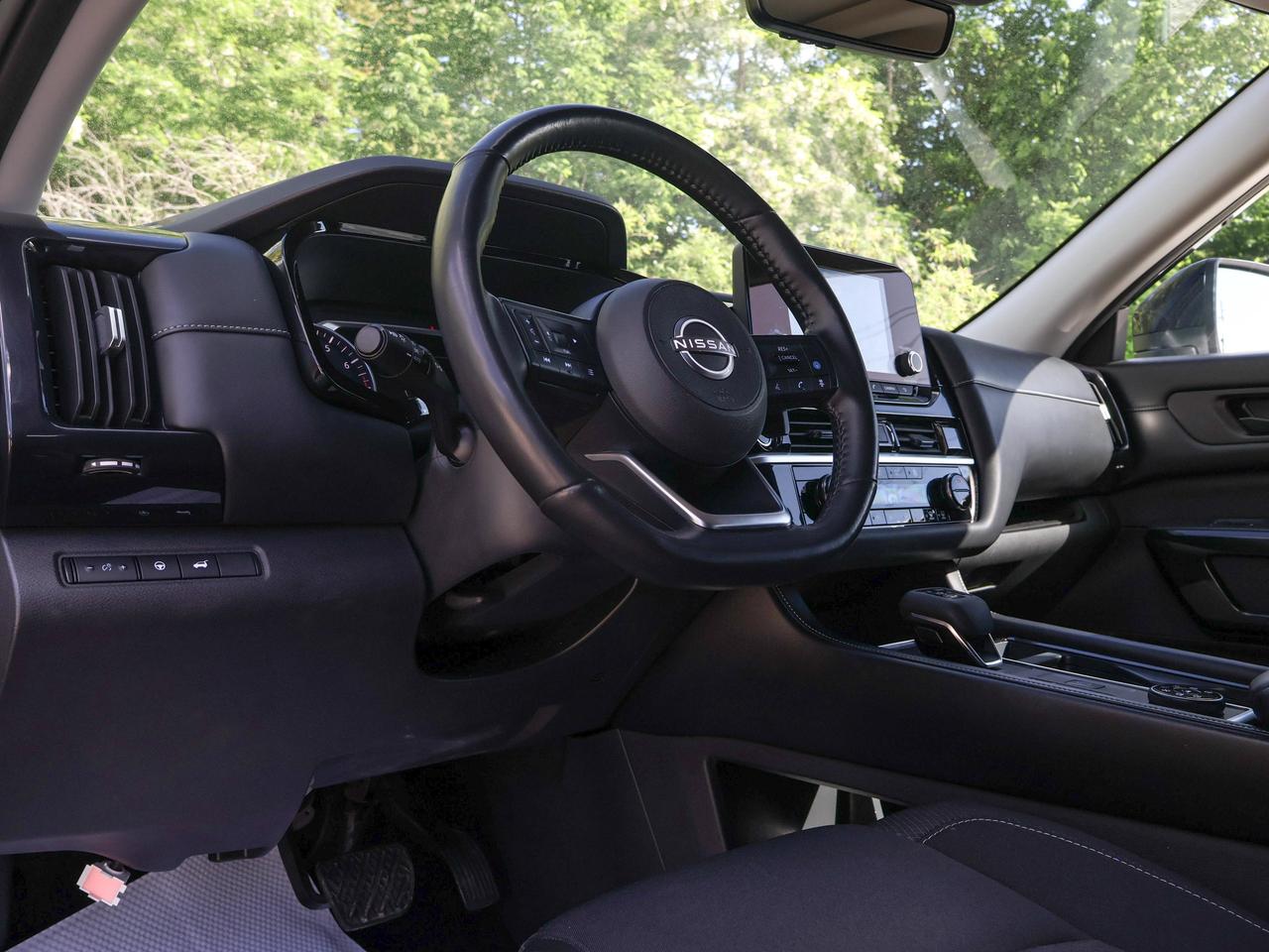 2024 Nissan Pathfinder SV Photo