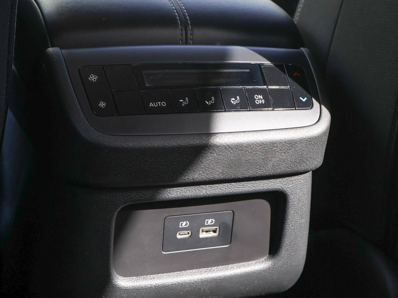 2024 Nissan Pathfinder SV Photo