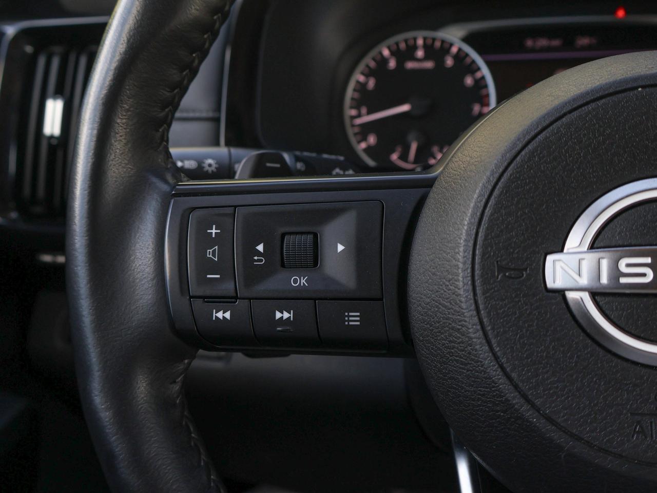 2024 Nissan Pathfinder SV Photo