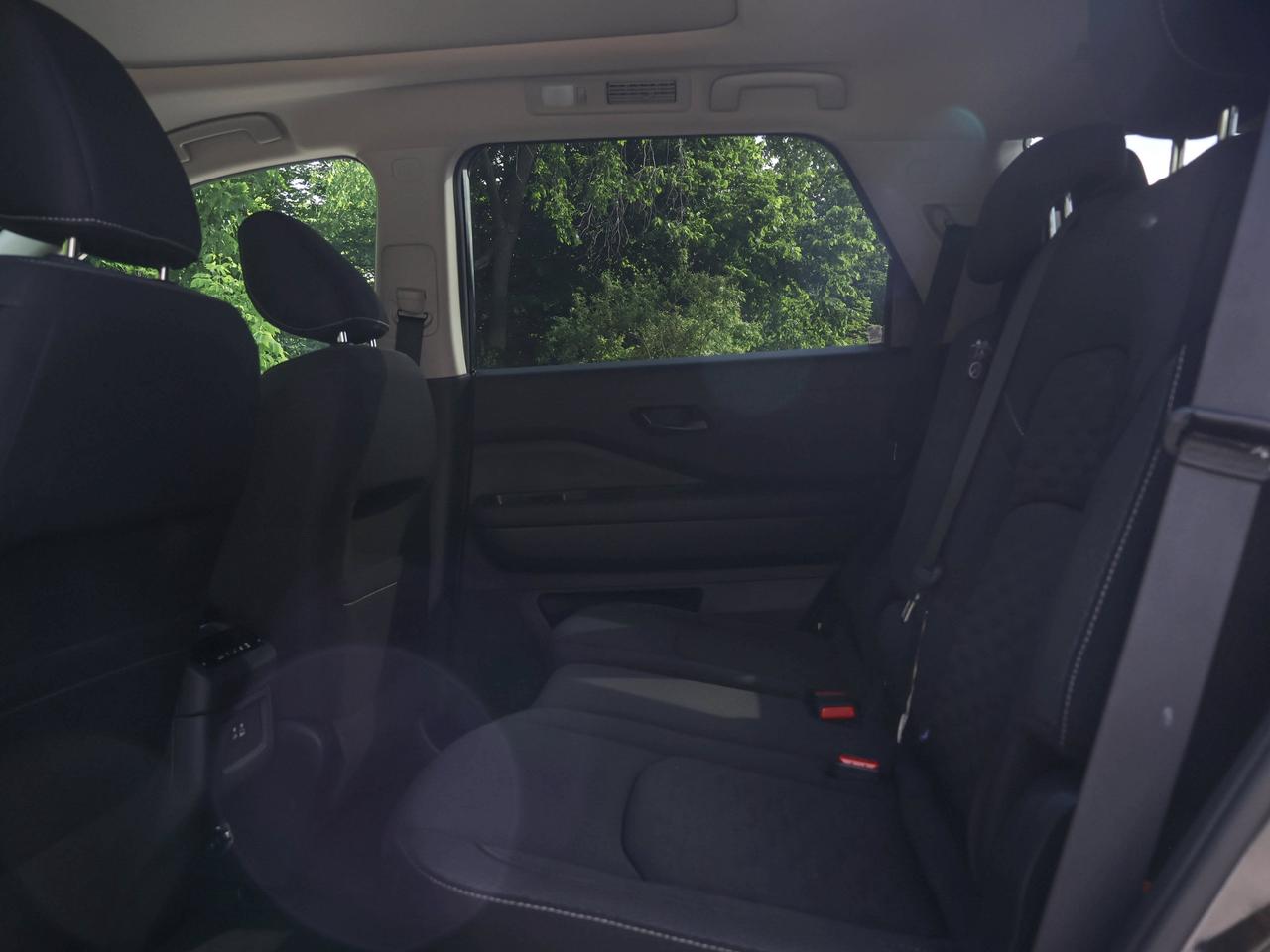 2024 Nissan Pathfinder SV Photo