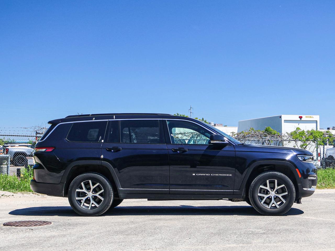 2024 Jeep Grand Cherokee L Limited Photo2
