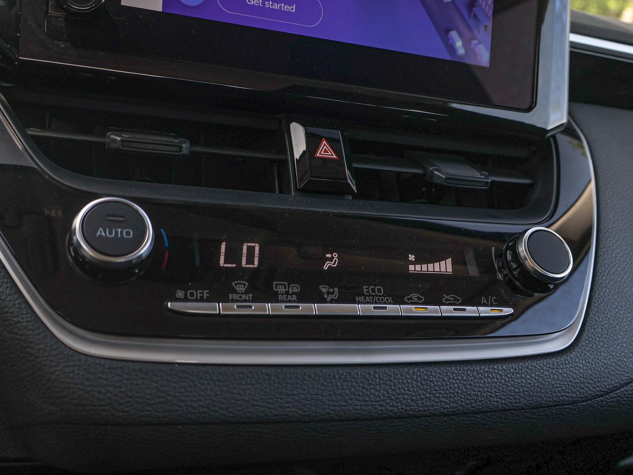2025 Toyota Corolla LE Photo