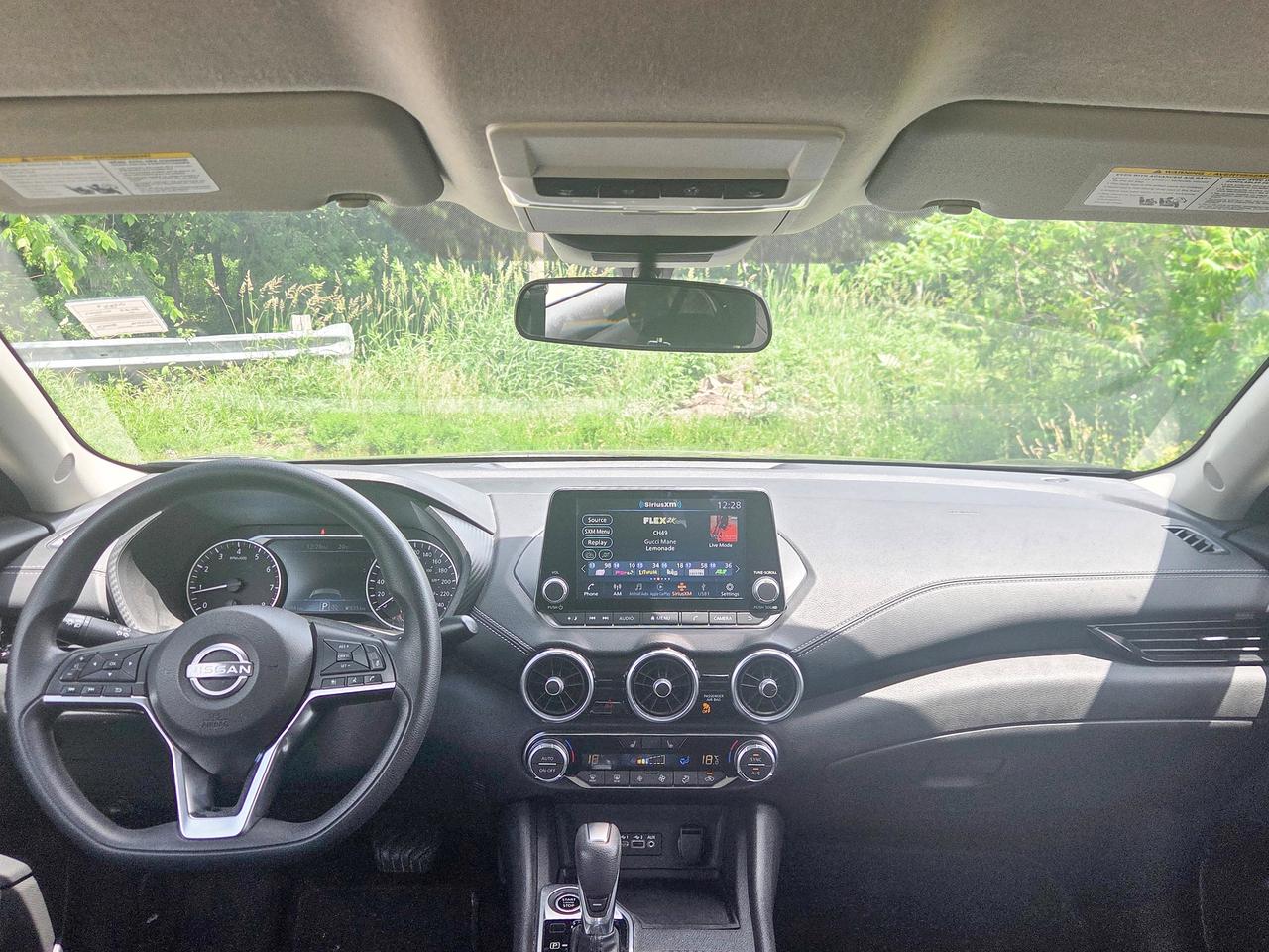 2025 Nissan Sentra SV Photo