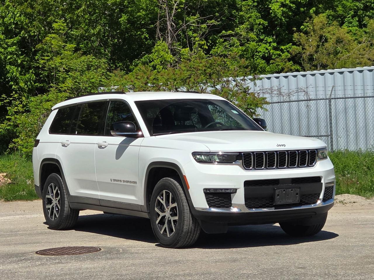 2024 Jeep Grand Cherokee L Limited Photo2