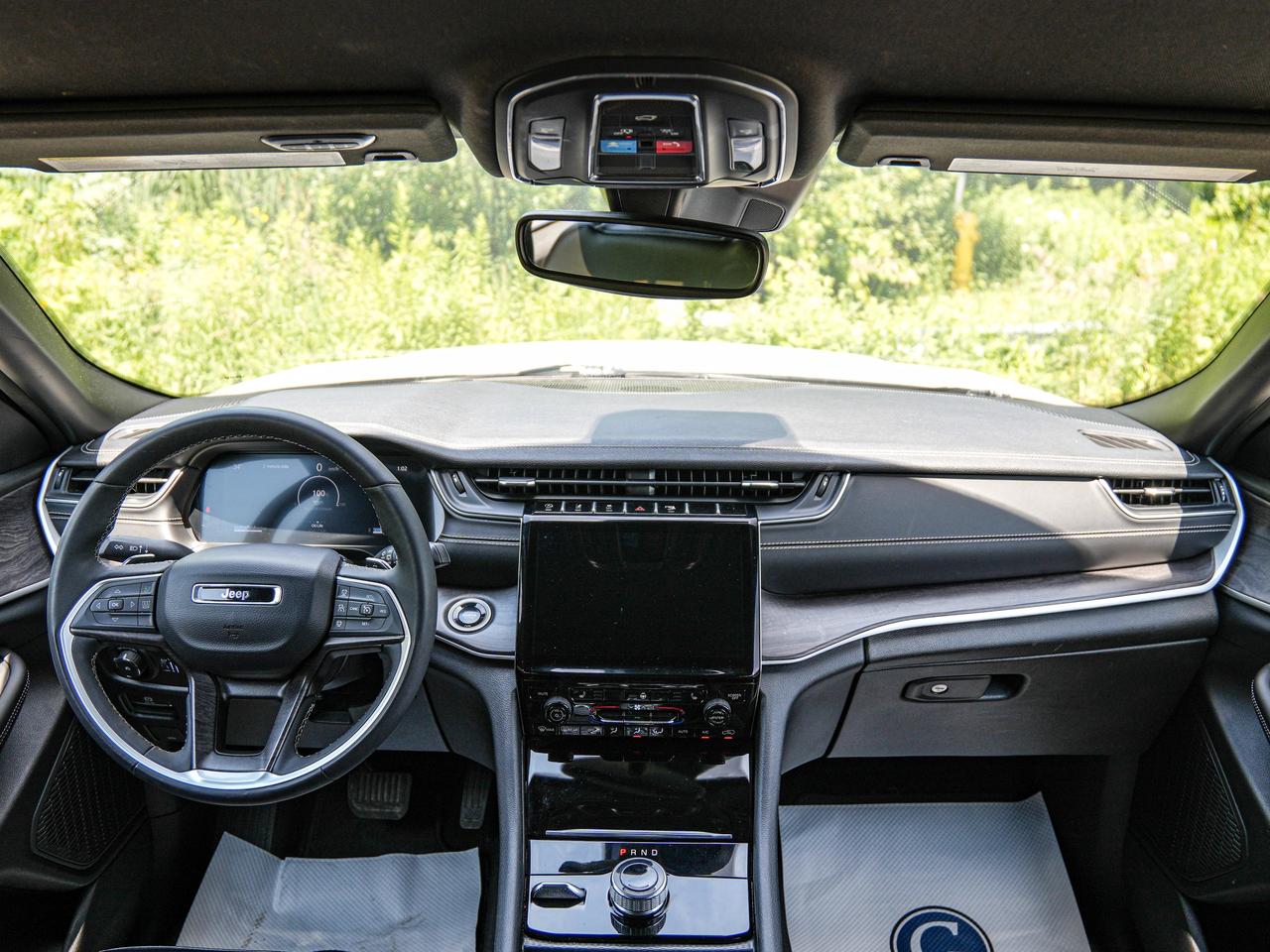 2024 Jeep Grand Cherokee L Limited Photo