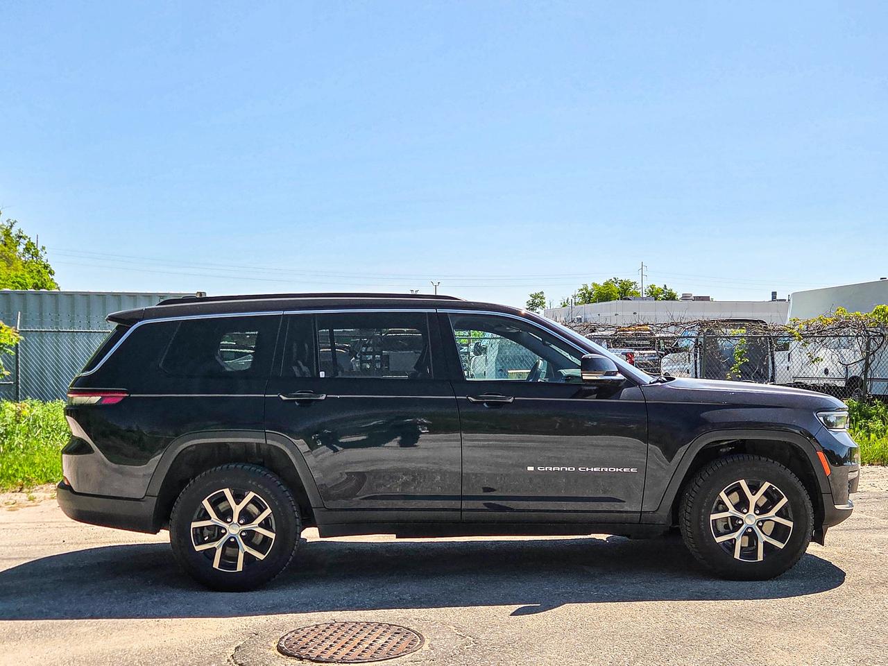 2024 Jeep Grand Cherokee L Limited Photo2