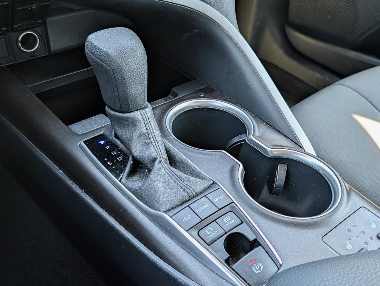 2024 Toyota Camry HYBRID LE Photo