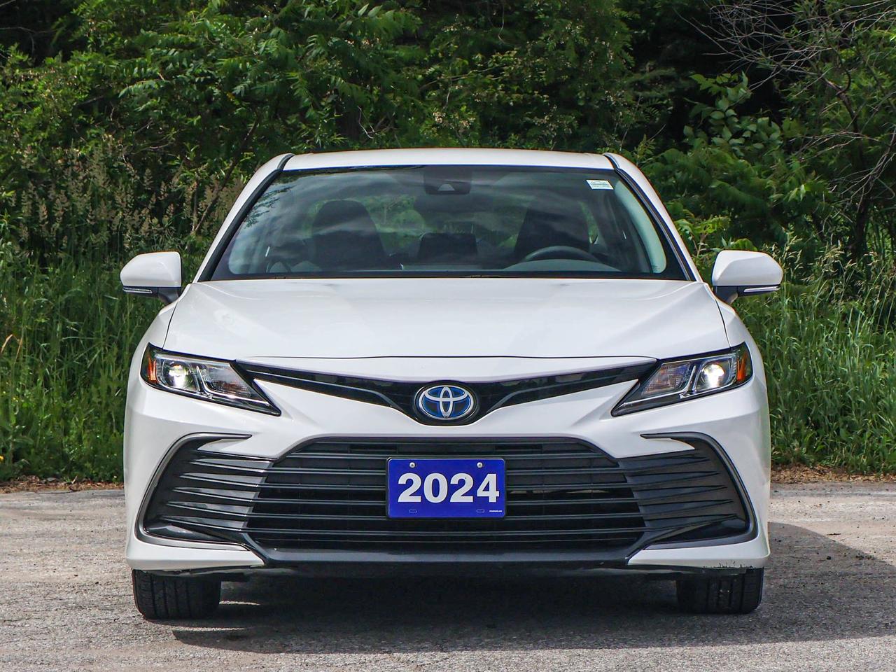 2024 Toyota Camry HYBRID LE Photo4