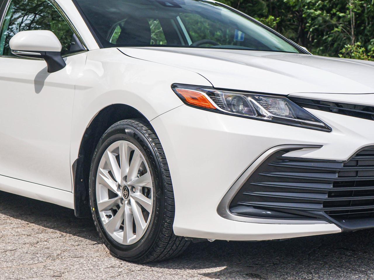 2024 Toyota Camry HYBRID LE Photo2